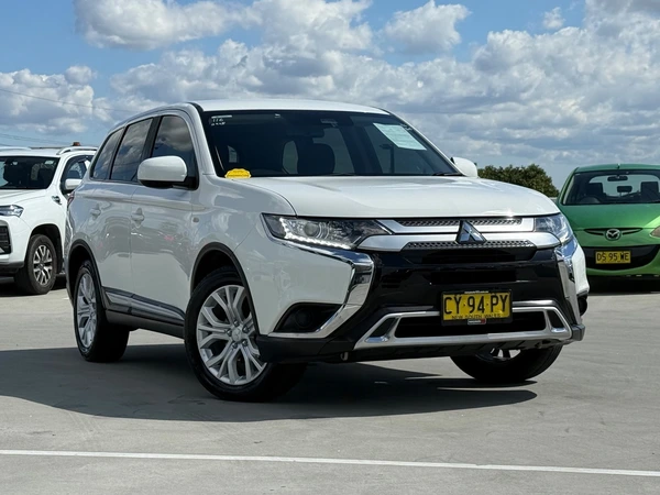 2020 Mitsubishi Outlander ES Automatic Petrol Front Wheel Drive
