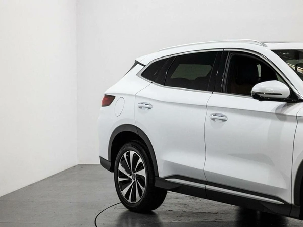 2025 Byd Sealion 6 Premium Hybrid AWD with panoramic sunroof and premium sound system