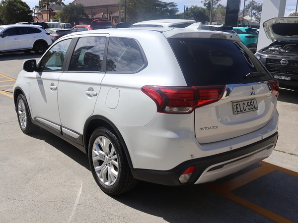 2020 Mitsubishi Outlander ES Automatic Diesel AWD