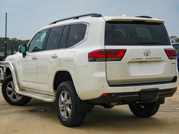 2022 Toyota Landcruiser Sahara 4WD Automatic Diesel