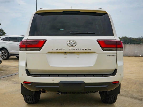 2022 Toyota Landcruiser Sahara 4WD Automatic Diesel