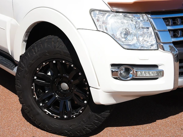 2018 Mitsubishi Pajero GLS 4WD Automatic Diesel