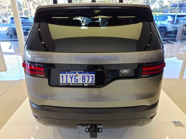 2023 Land Rover Discovery Series 5 AWD 7 Seats Sunroof
