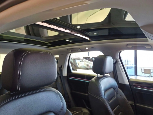 2025 Volkswagen Touareg RC AWD Panoramic Sunroof Heated Seats