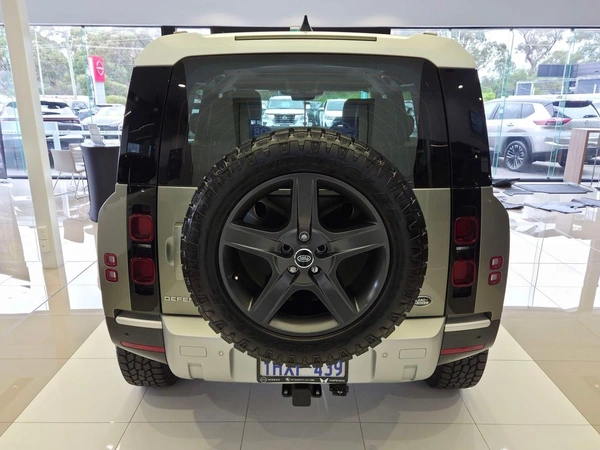 2023 Land Rover Defender 110 D300 SE AWD Automatic