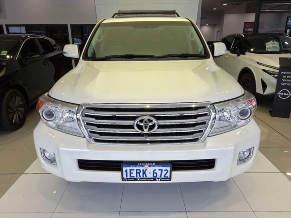 2015 Toyota Landcruiser Sahara 4WD Automatic Diesel