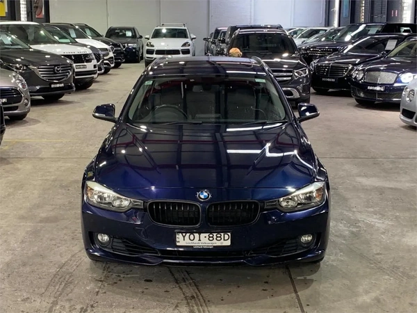 2013 BMW 320i Sports Automatic RWD Panoramic Sunroof