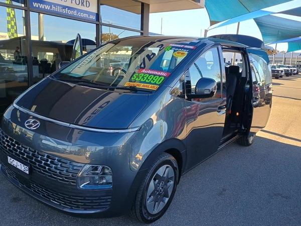 2022 Hyundai Staria Wagon 8 Seats Front Wheel Drive